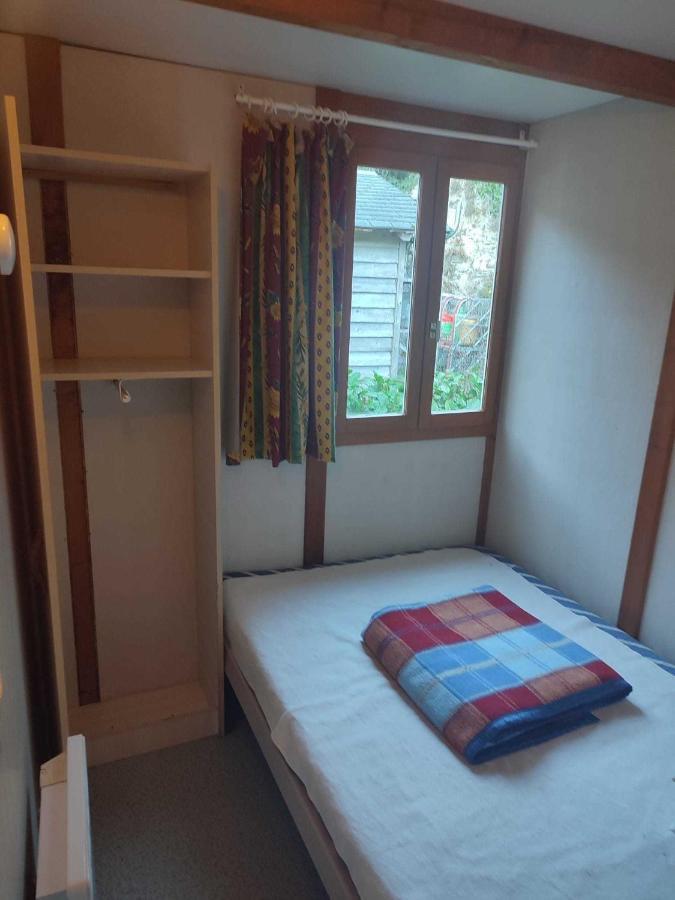 Camping Le Jardin - Chalets, Bungalows Et Emplacements Nus Pour Des Vacances Nature Le Long De La Riviere Le Gijou Lacaze Dış mekan fotoğraf